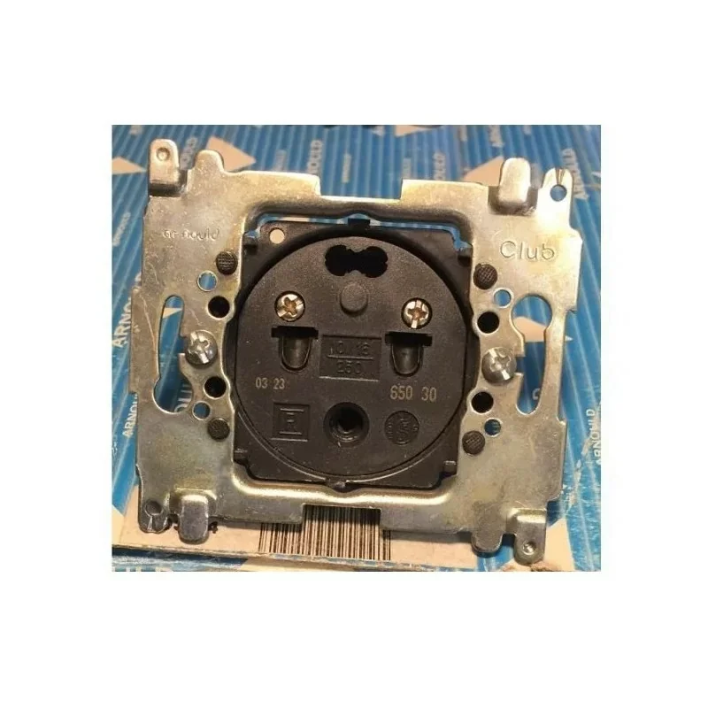 Arnould 65030 Prise 2P 10/16A 230V à éclipses - Club Offre Exclusive